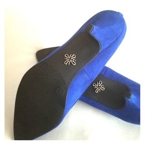 VERA WANG | Pointed Kitten Heels | Royal Blue